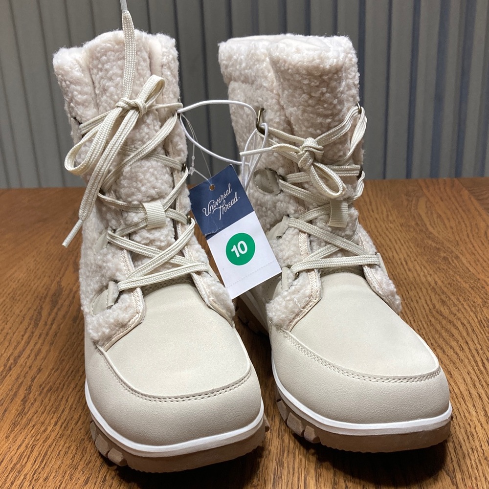 Universal Thread Women's White Winter Boots